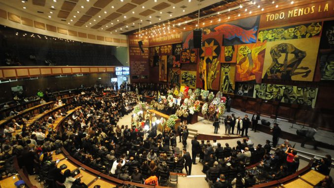 2016-10-31-QUITO-ECUADOR. Velación al Asambleista Fausto Cayambe en la sala del Pleno de las asamblea Nacional. APIFOTO/JUAN RUIZ