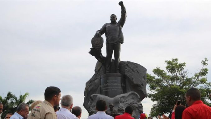 estatua-de-chavez-dada-por-putin