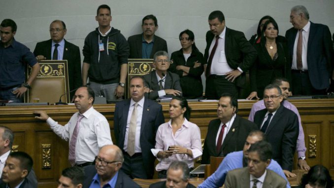 chavistas-asaltan-dos