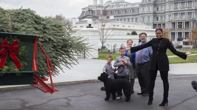 EL ÁRBOL NAVIDEÑO LLEGA A LA CASA BLANCA