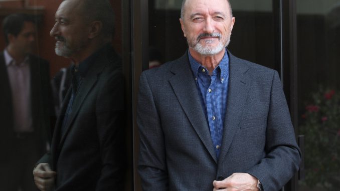 PÉREZ-REVERTE EN LA FERIA INTERNACIONAL DEL LIBRO DE GUADALAJARA