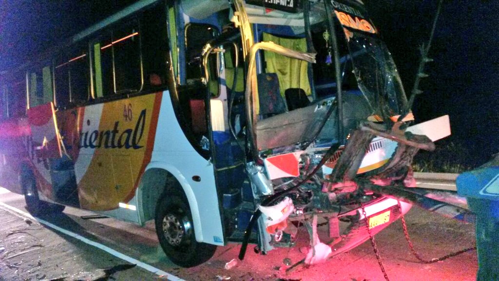 Accidente de autobús en la vía CuencaMolleturo deja nueve heridos La Accidente de autobús en la vía CuencaMolleturo deja nueve heridos La