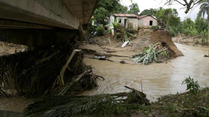 LLUVIAS INUNDAN EL NORTE DOMINICANO Y DEJAN MÁS DE 22.000 DESPLAZADOS