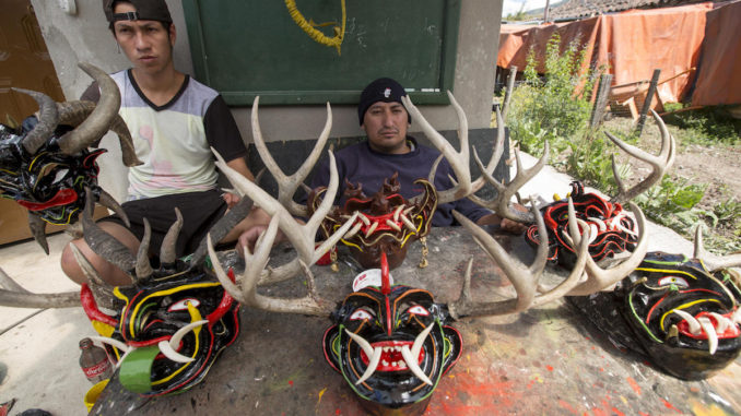 EN PÍLLARO, LOS DIABLOS ALISTAN SUS MEJORES TRAJES PARA RECIBIR AL AÑO NUEVO