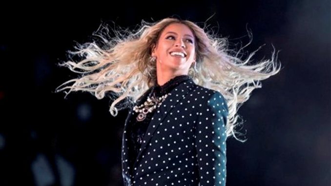 beyonce-de-lunares