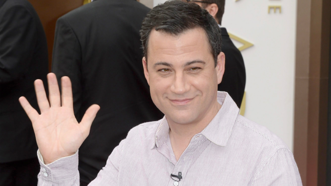 BOGOTÁ (COLOMBIA), 5/12/2016.- Fotografía de archivo del 2 de marzo de 2014 del humorista estadounidense Jimmy Kimmel durante la edición 86 de los Óscar en Hollywood, California (EEUU). Kimmel será el presentador de la 89 edición de los Óscar, afirmaron hoy, lunes 5 de diciembre de 2016, Variety y The Hollywood Reporter, las principales publicaciones especializadas en información sobre Hollywood. EFE/ARCHIVO/MIKE NELSON