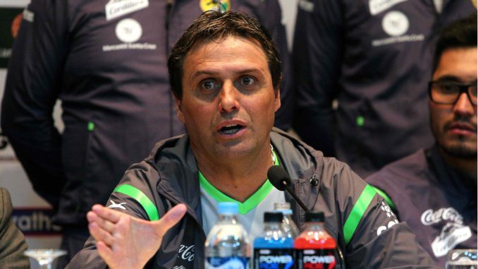 Hoyos abandona la selección boliviana para entrenar Universidad de Chile