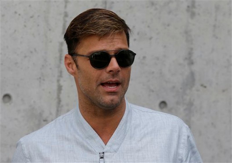 ricky-martin-camisa-blanca
