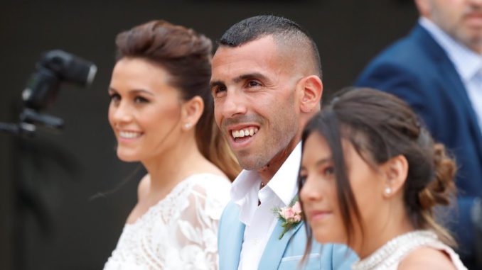 TEVEZ SE CASA POR LO CIVIL EN ARGENTINA Y CONTINUARÁ SUS FESTEJOS EN URUGUAY