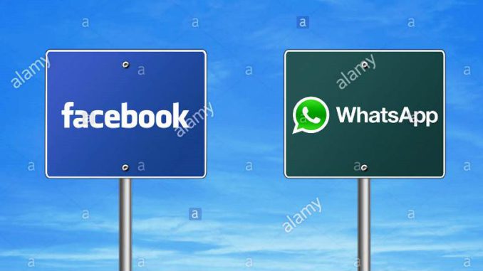 facebook-and-whatsapp-icon-logo-road-sign-fusion-dtkhpj