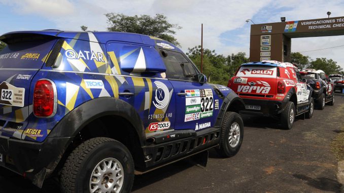 HELICÓPTEROS Y AVIONES MILITARES COMPARTEN EL PREDIO DEL EJÉRCITO CON MOTOS, QUADS, COCHES Y CAMIONES DEL DAKAR 2017