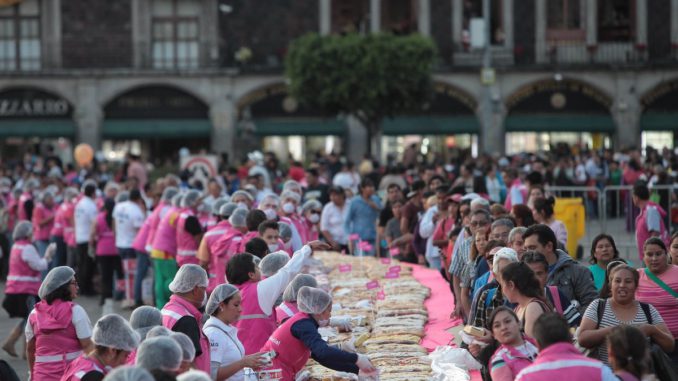CIUDAD DE MÉXICO SABOREA LA LLEGADA DE LOS REYES MAGOS CON UNA MEGA ROSCA