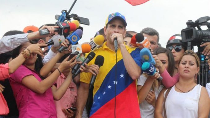Caprile denuncia ataques