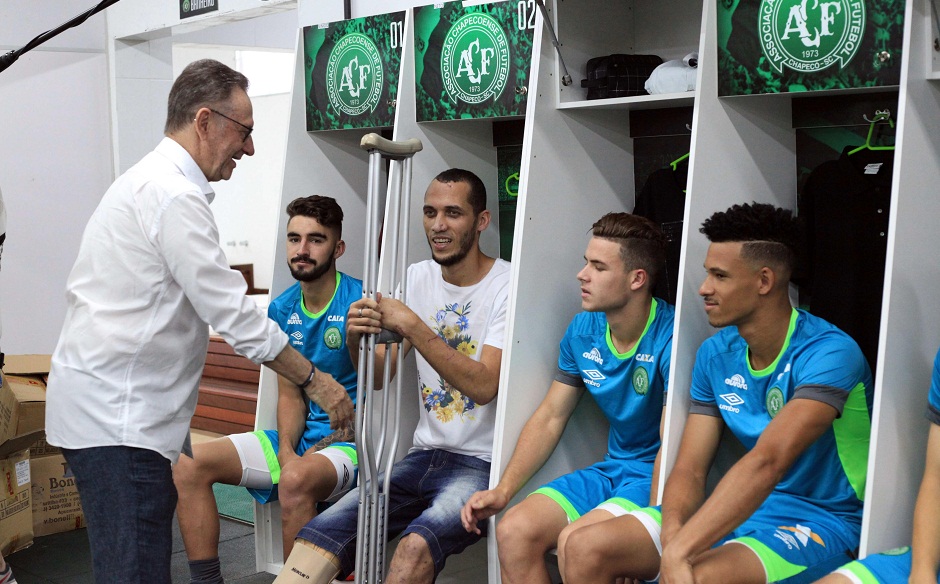 El Chapecoense presenta su nueva plantilla tras la tragedia en Colombia