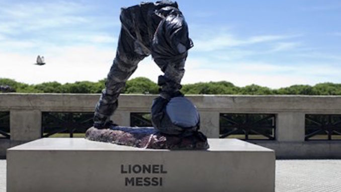 MESSI-ESTATUA