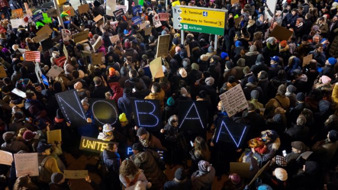 AMN-GEN TRUMP-REFUGIADOS-PROTESTAS