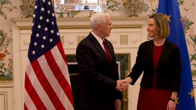 Mike Pence y señora UE