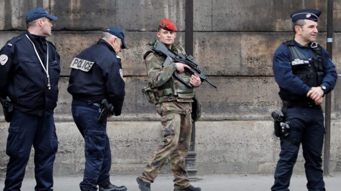 Un segundo detenido en relación con el ataque a un militar en el Louvre