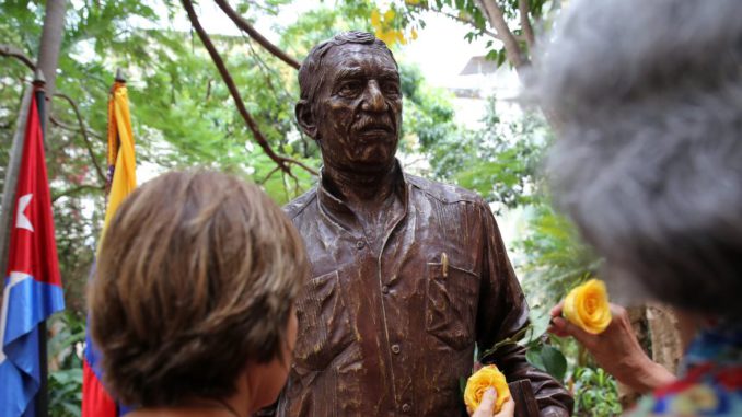 DEVELAN ESCULTURA DE GABRIEL GARCÍA MÁRQUEZ EN CUBA
