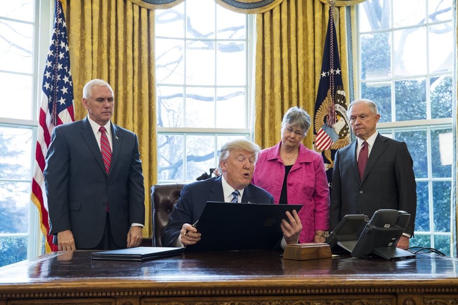 TRUMP FIRMA UNA ORDEN PARA ACABAR CON LOS CÁRTELES CRIMINALES EN EE.UU.