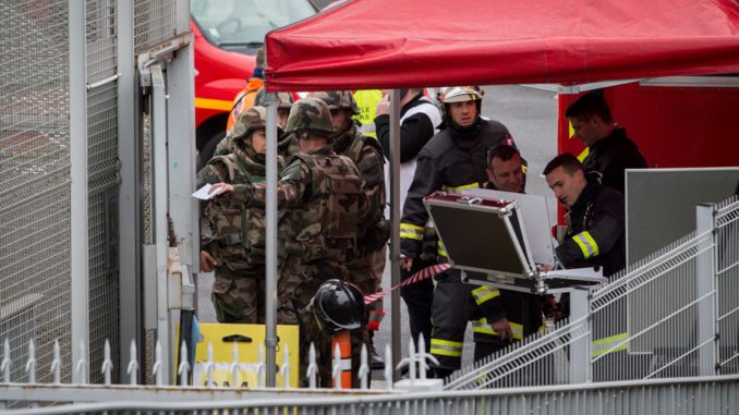 FRANCIA-TIROTEO EN AEROPUERTO