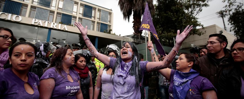 Mujeres ecuatorianas reclaman derecho a una «vida sin violencia» y de equidad