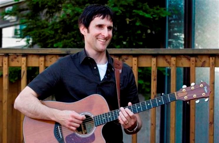 Dave Carroll united rompe guitarras