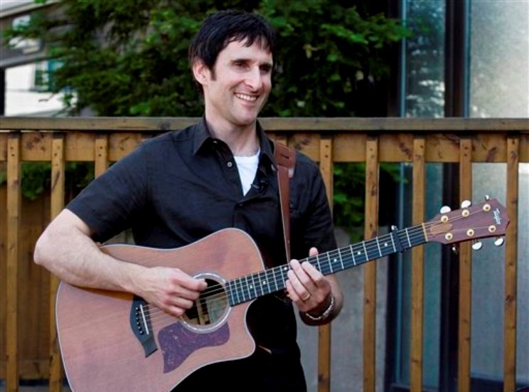 Dave Carroll united rompe guitarras