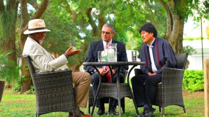 Morgan-Freeman-Bolivia-Evo-Morales_9810604