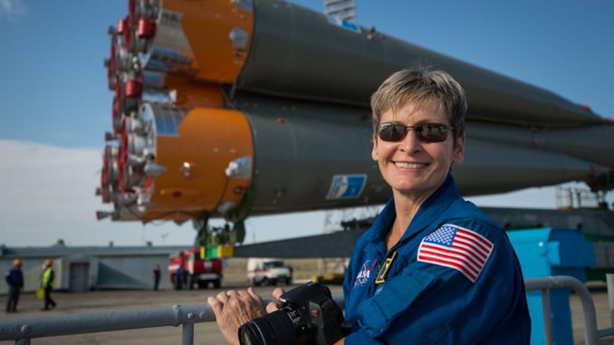 Expedition 48 Soyuz Rollout