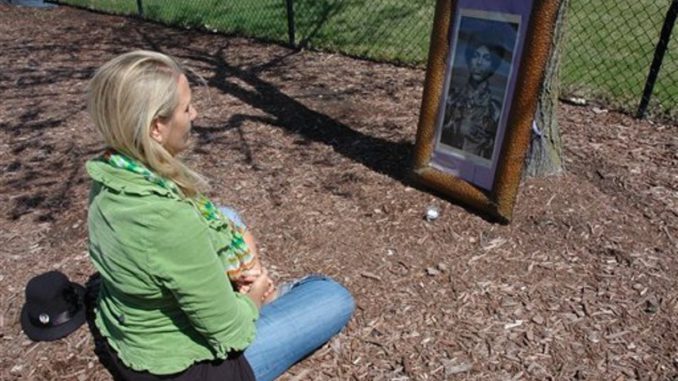 Prince fan meditando