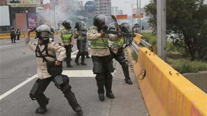 Venezuela lanzan piedras