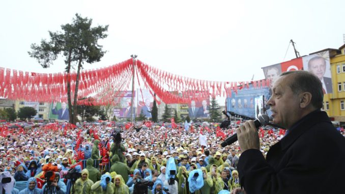 Erdogan pide que voten "sí" en el referéndum constitucional de este domingo