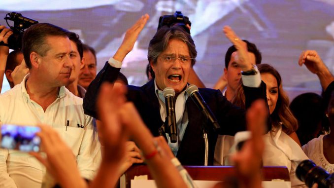 UN SONDEO DECLARA GANADOR A LASSO Y OTRO A MORENO EN PRESIDENCIALES DE ECUADOR