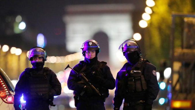 TIROTEO EN LOS CAMPOS ELÍSEOS EN FRANCIA