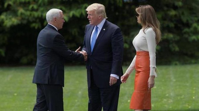 trump sale casa blanca