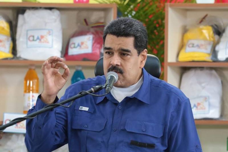 Maduro-hablando-de-camisa-azul.jpg