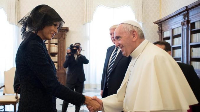 TRUMP INICIA SU REUNIÓN CON EL PAPA