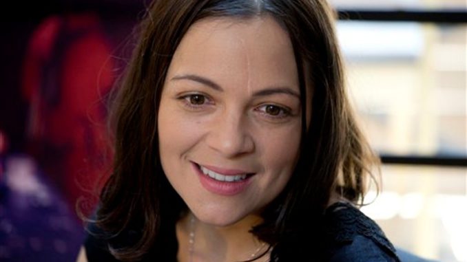 Natalia Lafourcade cara