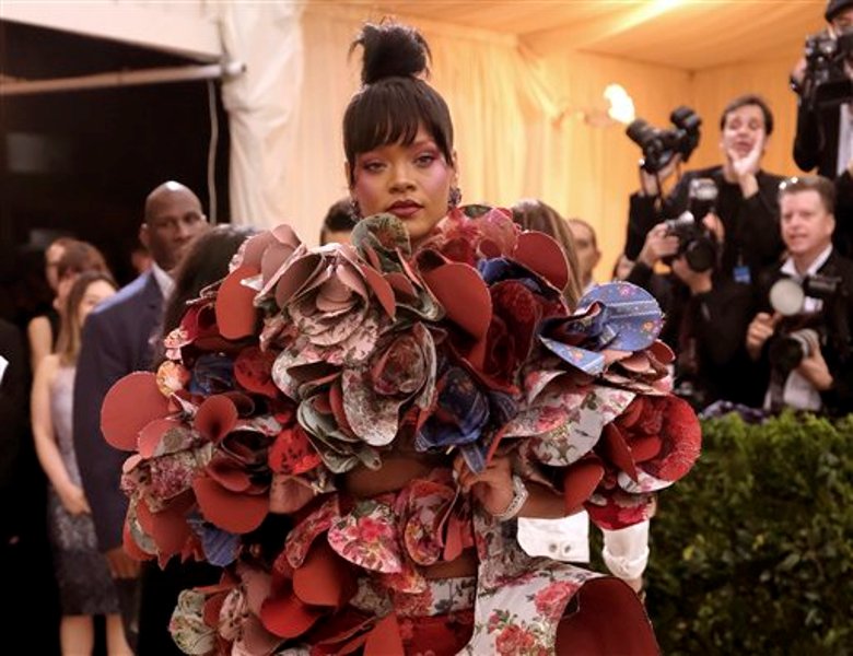 Rihanna gala met 2017