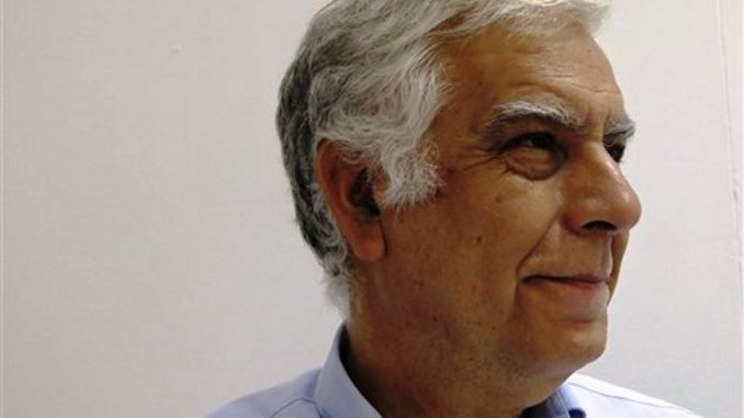 Alonso Cueto de perfil