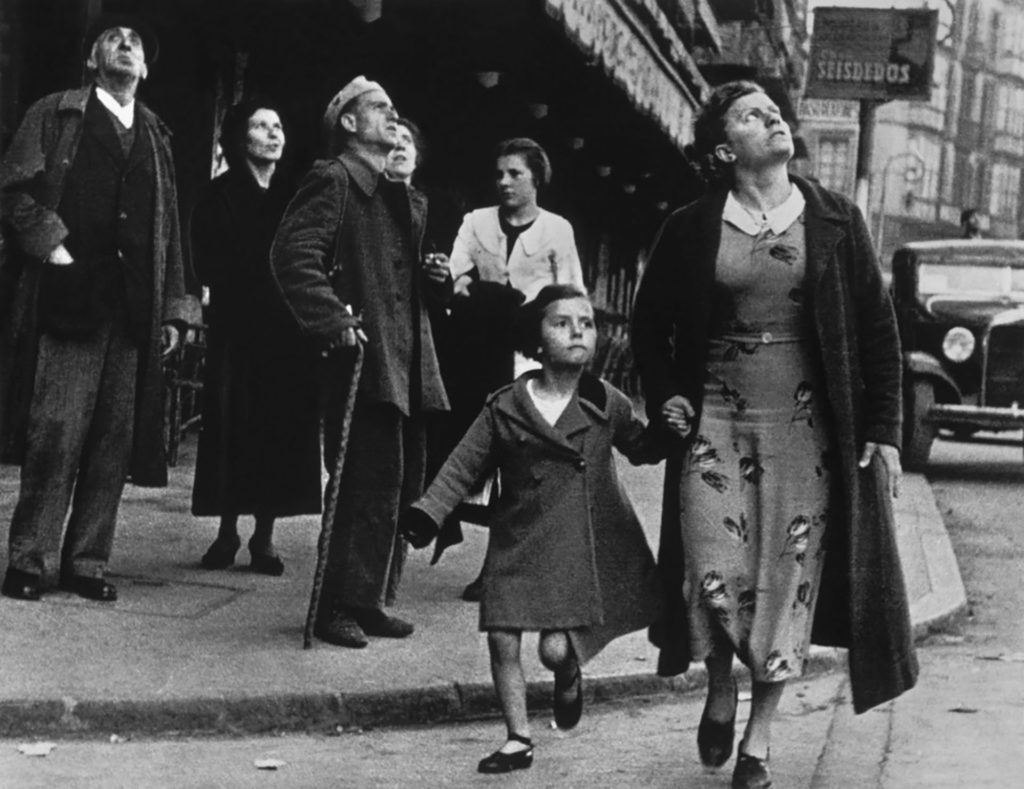 Robert Capa, la leyenda del fotoperiodismo ya tiene una muestra permanente La República EC Robert Capa, la leyenda del fotoperiodismo ya tiene una muestra permanente La República EC