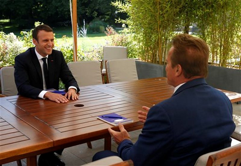 Emmanuelle Macron y Shwazeneger