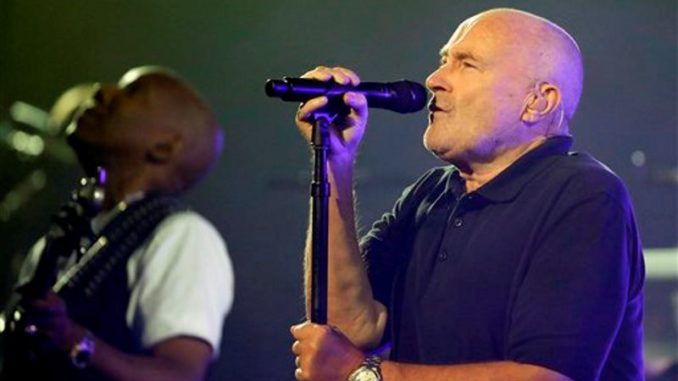Phil Collins de morado