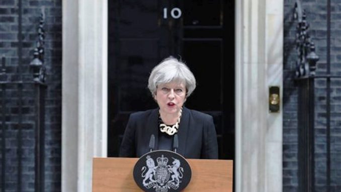 Theresa May habla balcón Downing Street