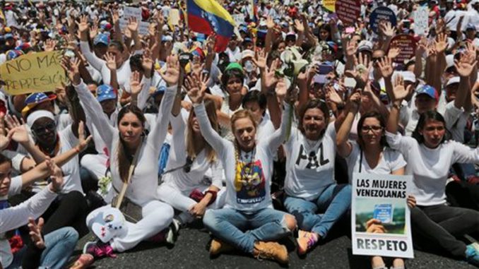 lilian Tintori en sentada de protesta