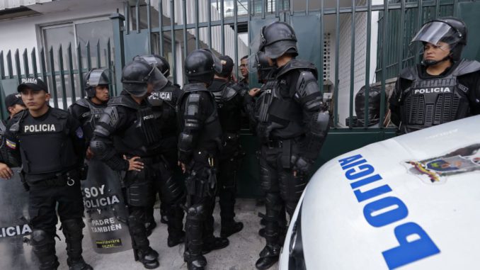 policia en contraloria