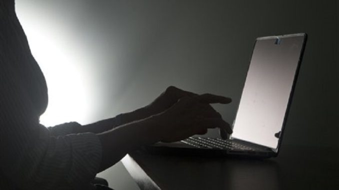 ACOSO ONLINE-SONDEO