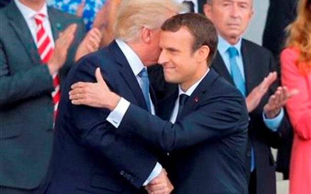 Donald y Macron abrazo