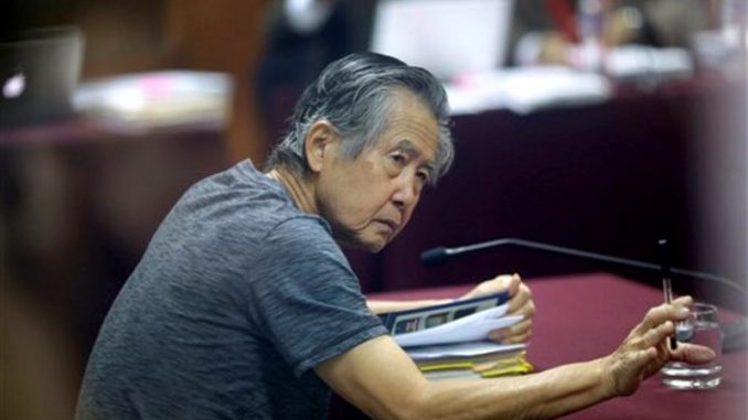 Fujimori en escritorio